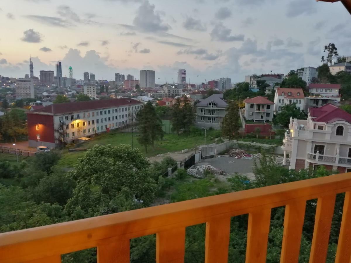 деревянный котеж The 1 с выдом на город Батумі Екстер'єр фото